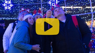 Жители Краснодара проводили старый и встретили новый 2020 год на центральной площади города. Видео